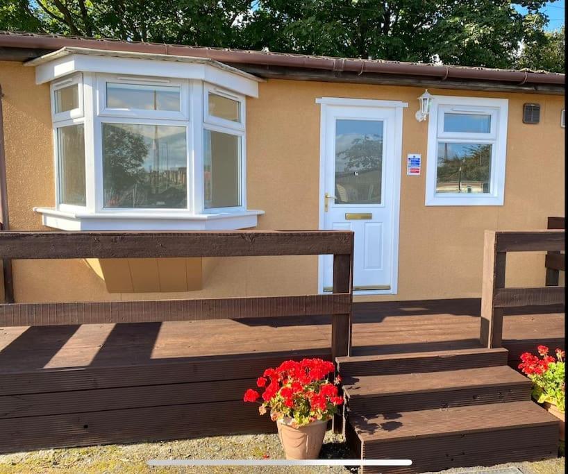 Semi-Detached Chalet - Uddingston, Glasgow Dış mekan fotoğraf